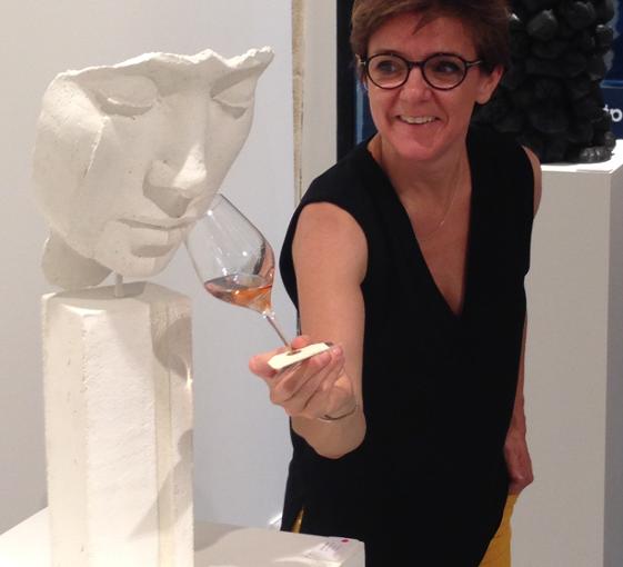 Private wine and contemporary art tour in Paris