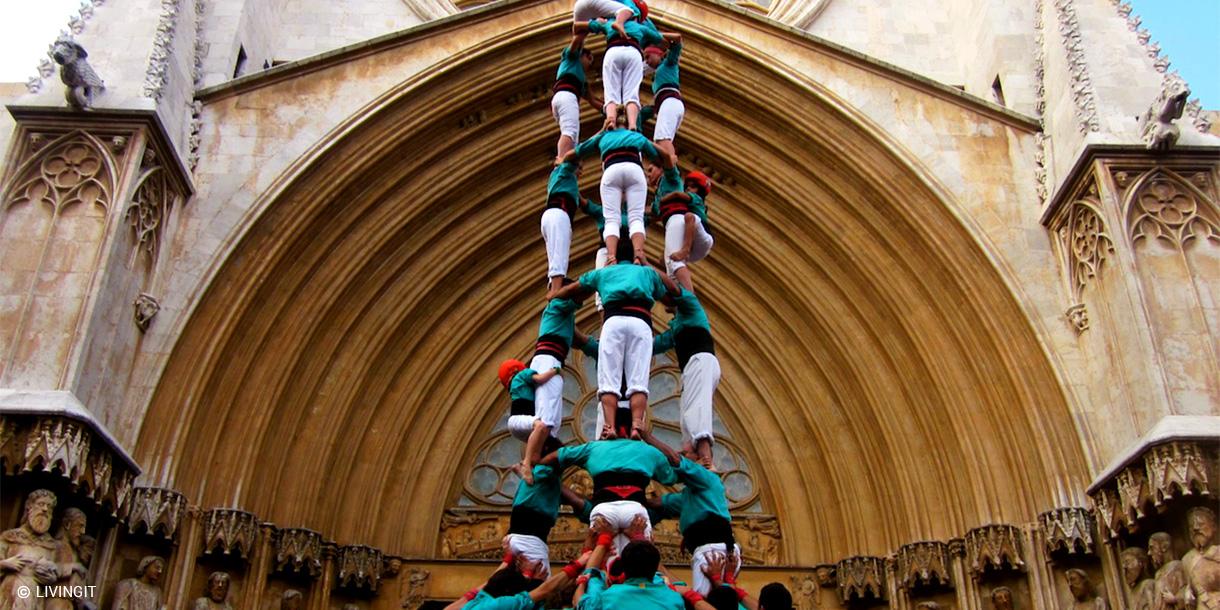 Private tapas and human tower tour in Barcelona