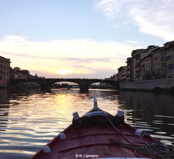 Private boat and city tour in Florence
