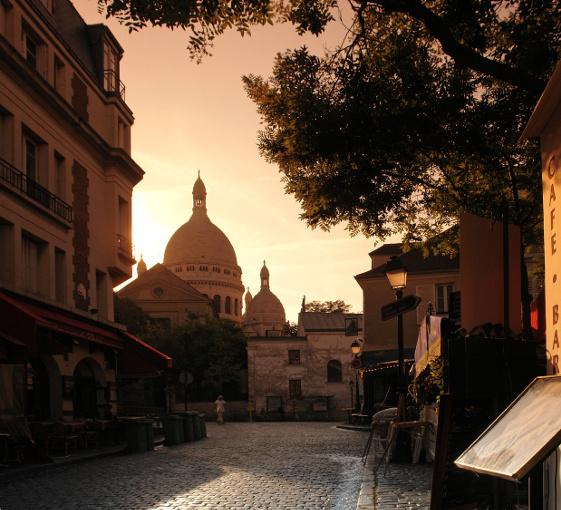 Private panoramic tour in Montmartre and frensh wine tasting in Paris