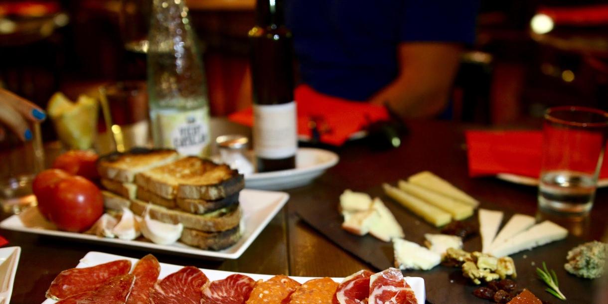 Private gastronomic tour in three iconic districts in Barcelona