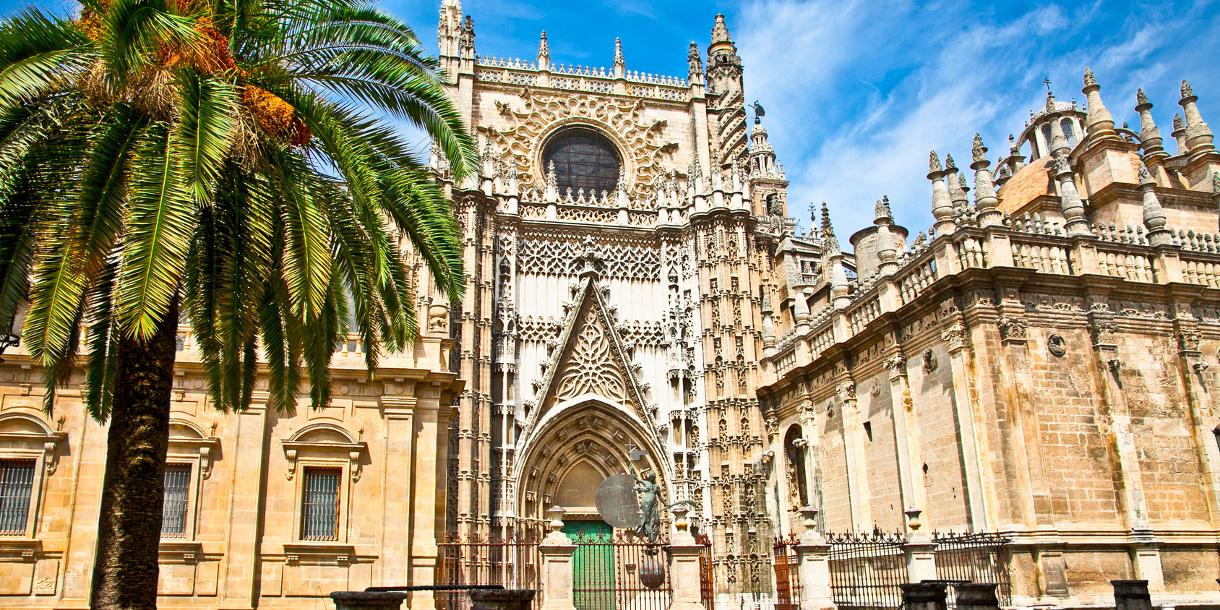 Private walking tour with tapas tasting in Seville