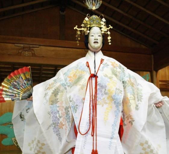 Private Noh tour in a traditional theatre in center of Tokyo