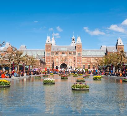 Private tour of Rijsksmuseum and cruise in a private boat